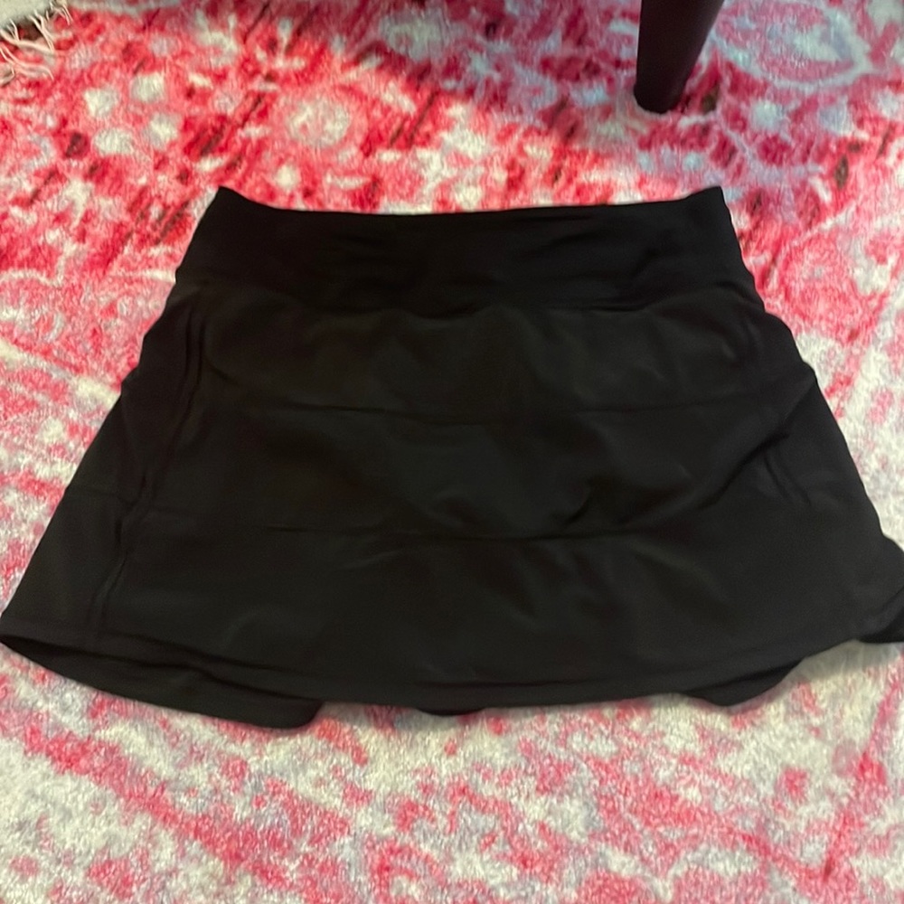 15” size 4 lulu skirt brand new